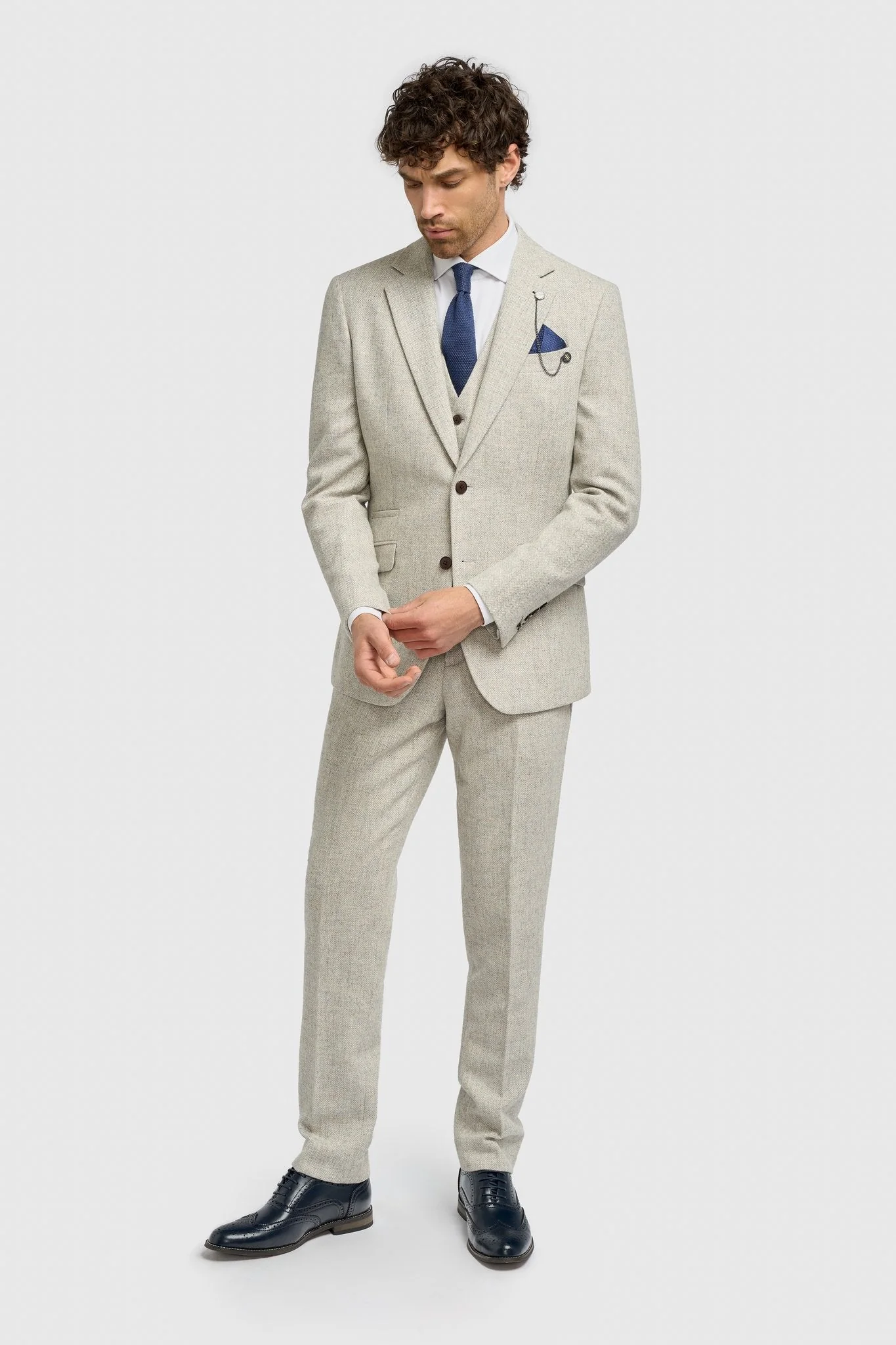 Thomas Pearl Tweed Three Piece Suit thumbnail 2