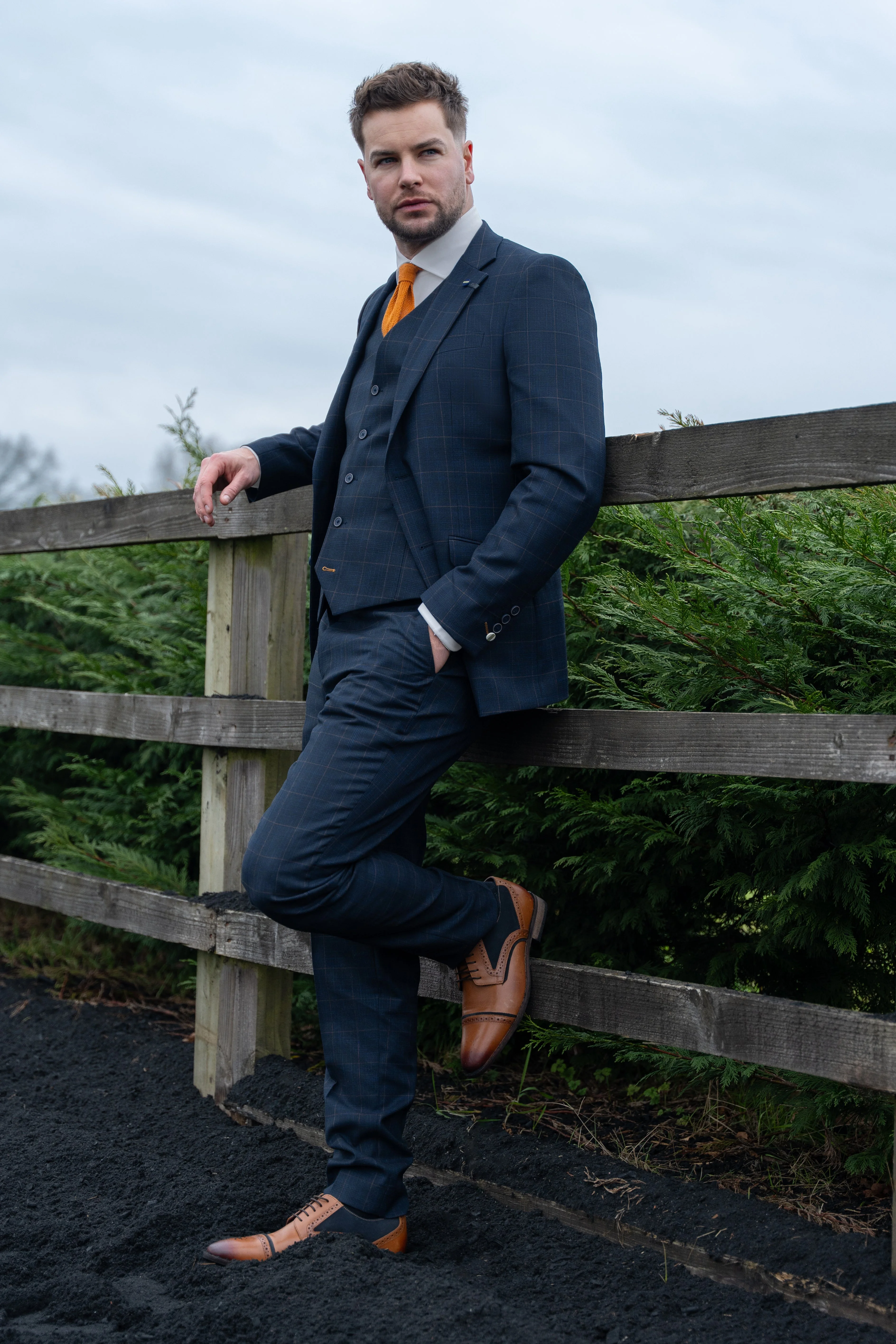 Torino Navy Three Piece Suit thumbnail 2